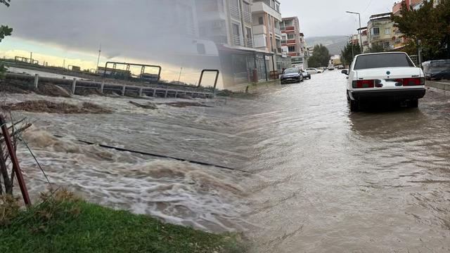 Bir yanda Çanakkale diğer yanda İzmir! Sağanak yağış hayatı felç etti
