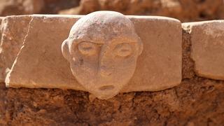 Yer: Şanlıurfa! Yaklaşık 10 bin yıllık! İnsan yüzüne benziyor