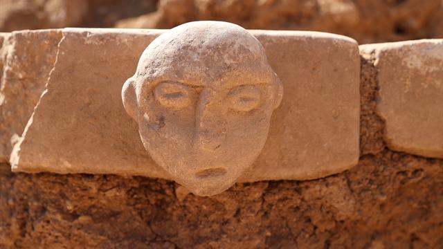 Yer: Şanlıurfa! Yaklaşık 10 bin yıllık! İnsan yüzüne benziyor