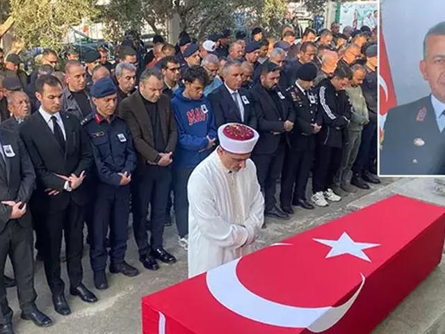 Kalp krizi sonucu hayatını kaybeden komutan toprağa verildi