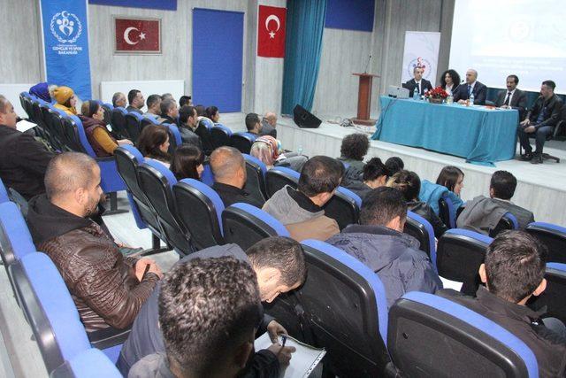 Hakkari’de ilk defa ‘yüzme aday hakem kursu’ açıldı