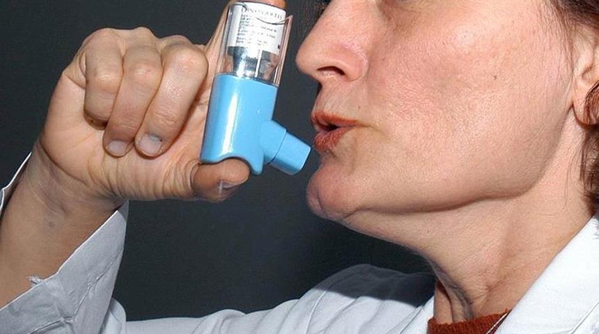 Aylık enjeksiyonların ağır astım hastalarına etkisi nedir?