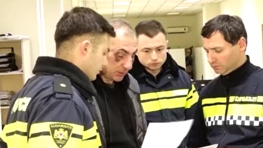 Gürcistan da muhalefet lideri Elisaşvili, mahkeme binasını kundaklama girişiminden gözaltına alındı 1