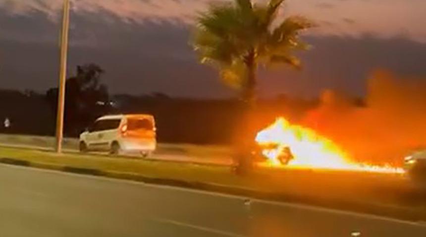 Yer: Adana! Otomobil alev alev yandı