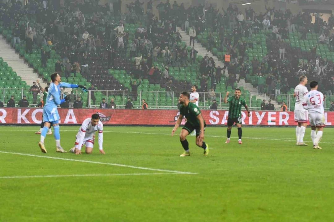 Trendyol 1. Lig de Sakaryaspor ile Ümraniyespor puanları paylaştı 2