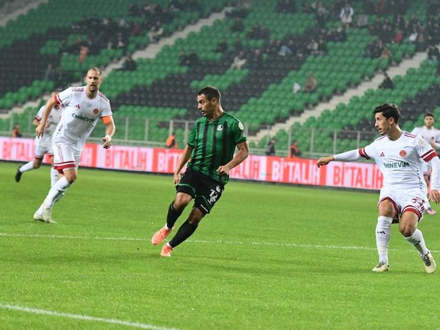Sakaryaspor ile Ümraniyespor puanları paylaştı!