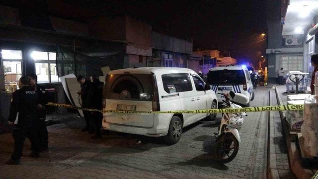 Adana’da erkek kuaföründe silahlı kavga: 7 yaralı 2