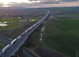 Sınırda 21 kilometre TIR kuyruğu