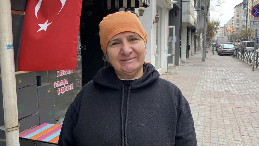 T&uuml;rk bayrağını &ouml;pen teyzenin g&ouml;r&uuml;nt&uuml;s&uuml; y&uuml;rekleri ısıttı 2