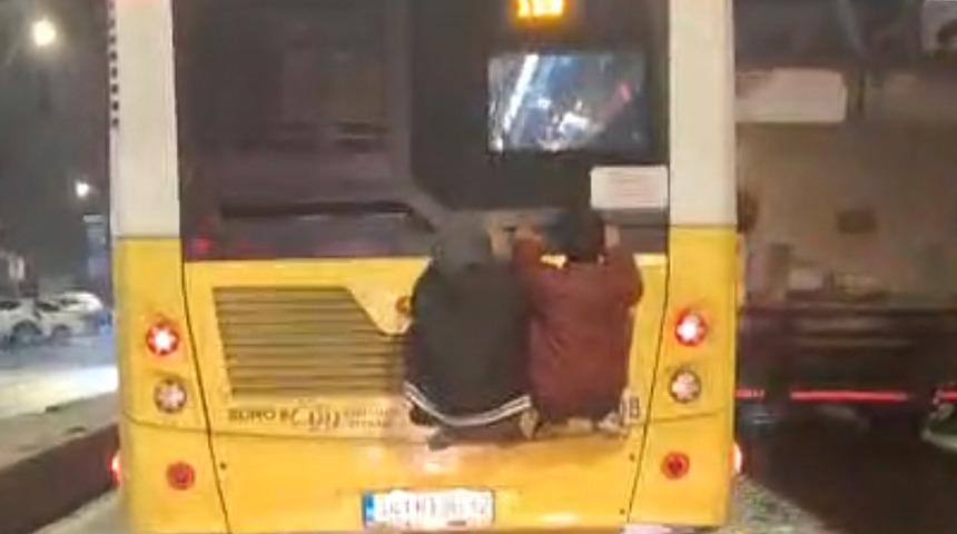 Yer: İstanbul! Otobüsün arkasında tehlikeli yolculuk kamerada