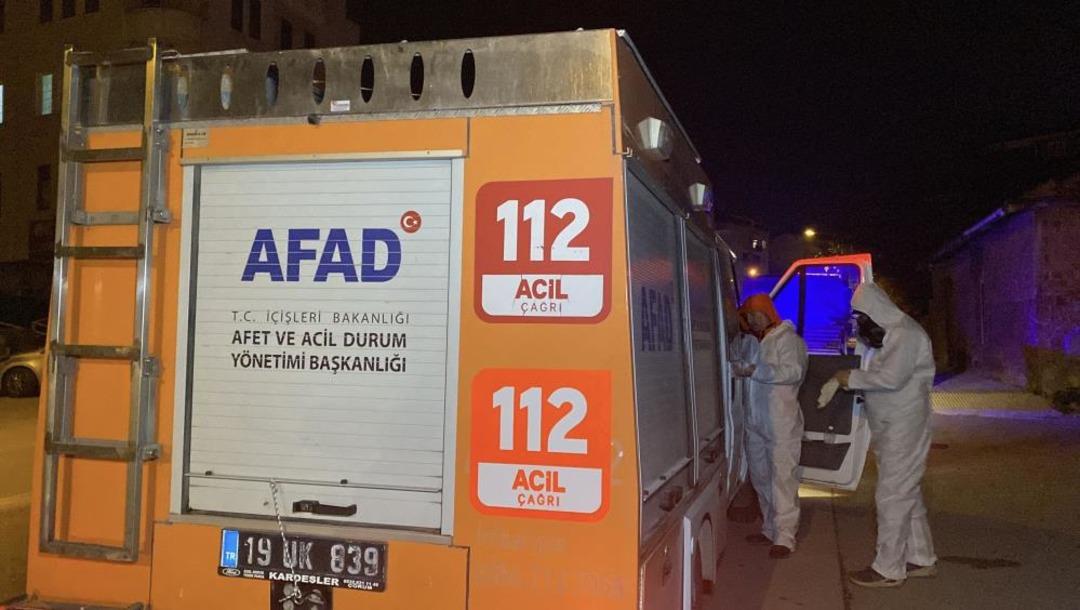 &Ccedil;orum da ila&ccedil;lama yapılan apartmandaki 7 kişi hastanelik oldu 2