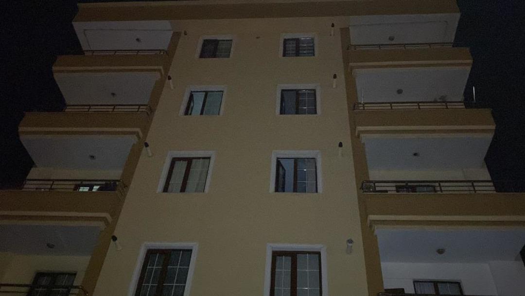 &Ccedil;orum da ila&ccedil;lama yapılan apartmandaki 7 kişi hastanelik oldu 3