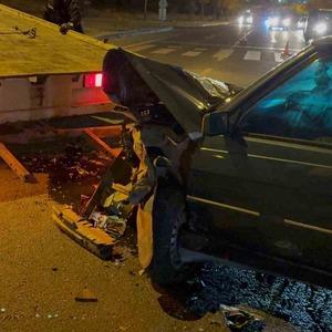 Kavşakta otomobile çarptı, karşı yola geçti: 2 yaralı