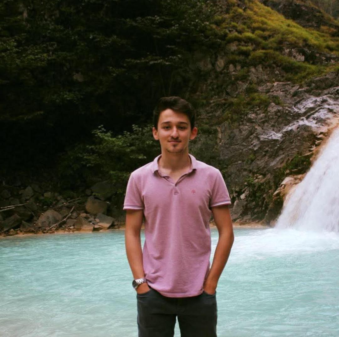 Genç doktorun acı sonu! Aracı gişelere ok gibi saplandı 2