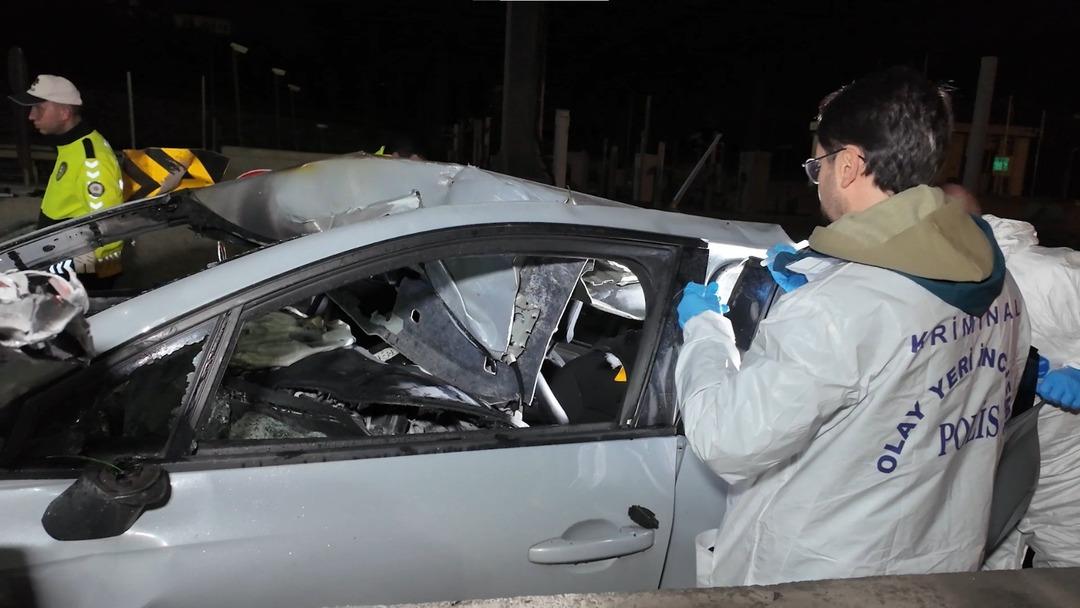 Genç doktorun acı sonu! Aracı gişelere ok gibi saplandı 3