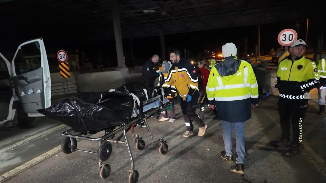 Genç doktorun acı sonu! Aracı gişelere ok gibi saplandı 5