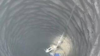 Batman itfaiyesi 20 metrelik kuyuya düşen horozu kurtardı