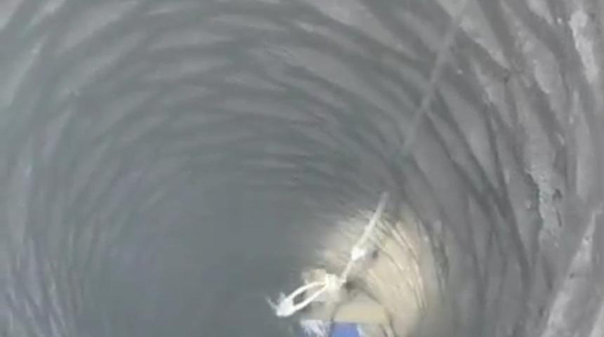 Batman itfaiyesi 20 metrelik kuyuya d&uuml;şen horozu kurtardı