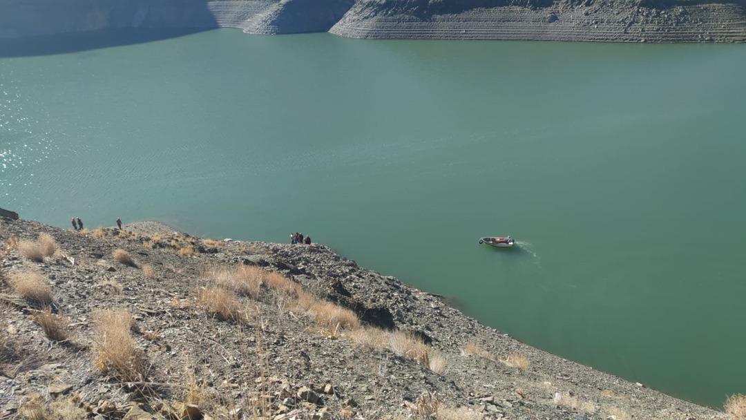 Son dakika | Van da otomobil baraja u&ccedil;tu! Saatler sonra &uuml;&ccedil;&uuml;nc&uuml; cansız beden bulundu 3