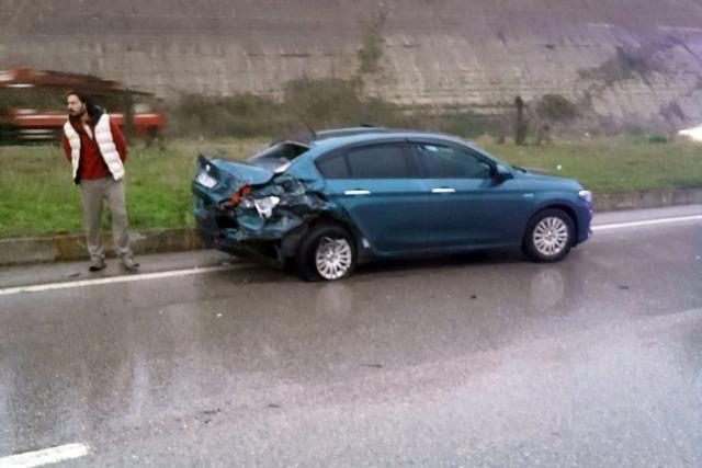 Otomobil ile minibüs çarpıştı: 4 yaralı 2