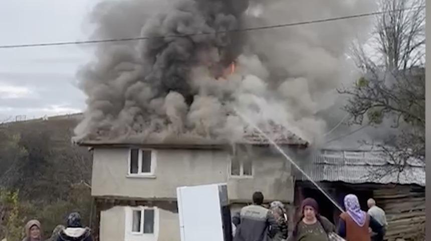 Kastamonu’da çıkan ev yangını söndürüldü