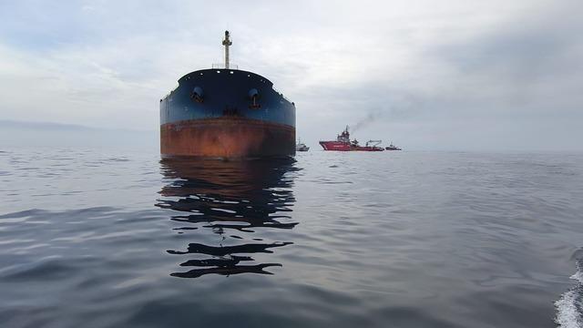 Ulaştırma ve Altyapı Bakanlığı: "Patlama ve yangın meydana geldiği ihbarı alınan KAIROS isimli gemideki yangın tamamen söndürülmüştür" 2