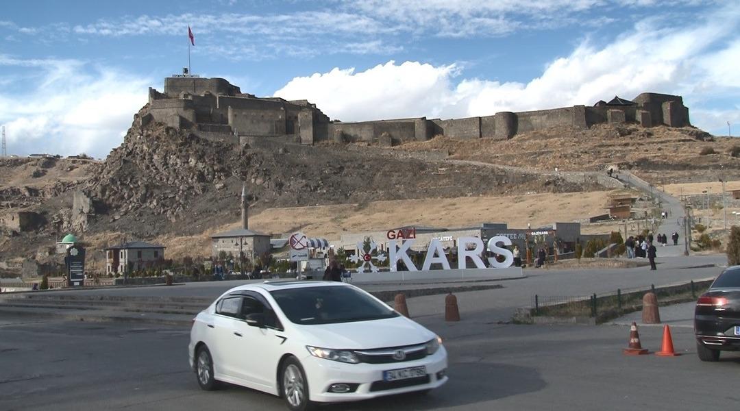 TÜİK verileri gündem oldu! Arabalarını park etmek için yanlarında duba taşıyorlar: Her 2 kişiye 1 araç düşüyor 2