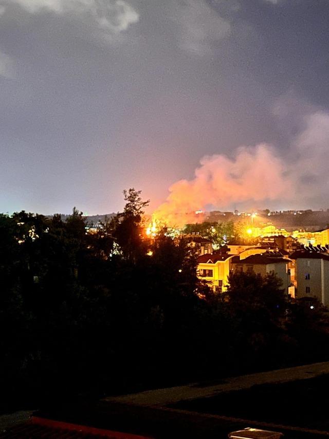 Yıldırım yangına sebep oldu konteyner küle döndü 5