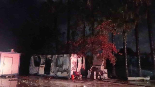 Yıldırım yangına sebep oldu konteyner küle döndü 4