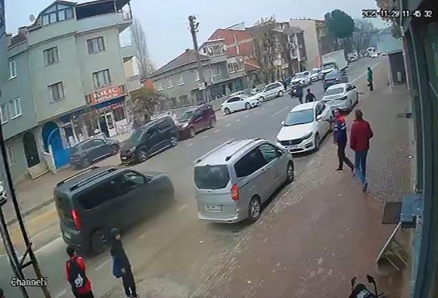 Bursa da motosikletin devrildi! 1 yaralı 2