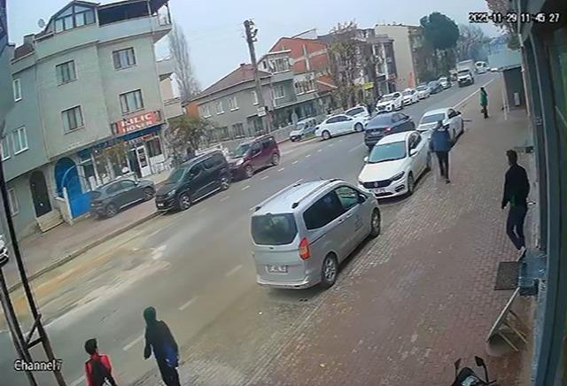 Bursa da motosikletin devrildi! 1 yaralı 1