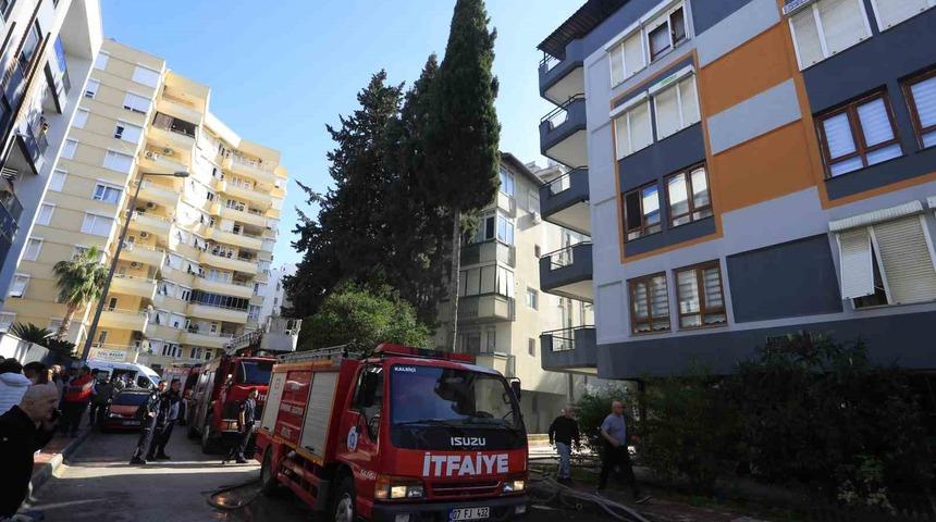 Antalya’da teras katta çıkan yangın paniğe neden oldu