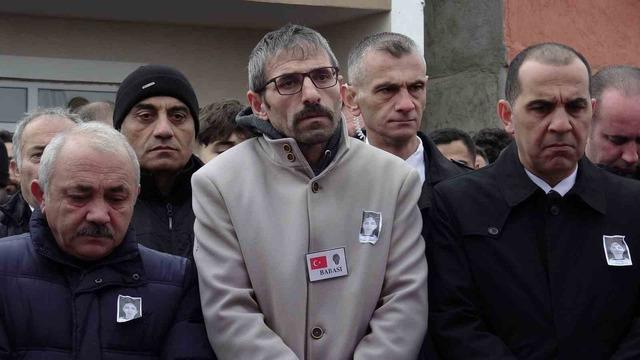 Trafik kazasında şehit düşen polis memuru toprağa verildi 9