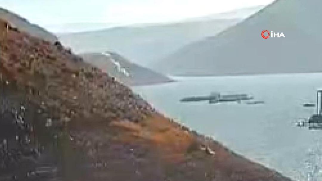 Son dakika | Van da otomobil baraja u&ccedil;tu! Saatler sonra &uuml;&ccedil;&uuml;nc&uuml; cansız beden bulundu 5