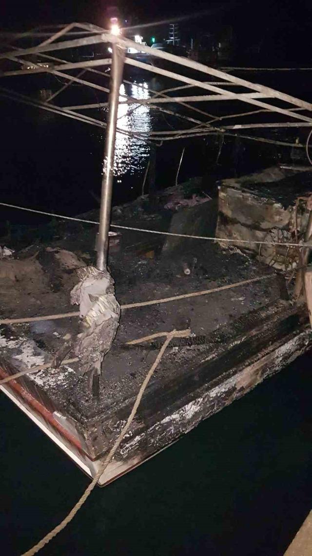 Antalya’da düşen yıldırım 3 tekneyi küle çevirdi 4