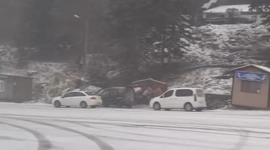 Uludağ’da kar yağışı etkisini gösterdi