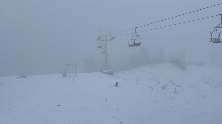 Uludağ'da kar yağışı etkili oluyor