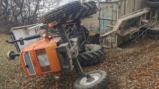 Devrilen traktörün altında kaldı, hayatını kaybetti