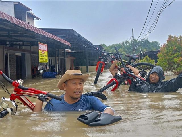 Endonezya felaketi yaşıyor! Ölü sayısı 442'ye çıktı, yüzlerce kişi kayıp