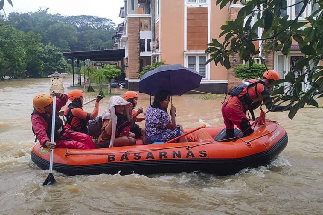 Endonezya felaketi yaşıyor! Ölü sayısı 442 ye çıktı, yüzlerce kişi kayıp 2
