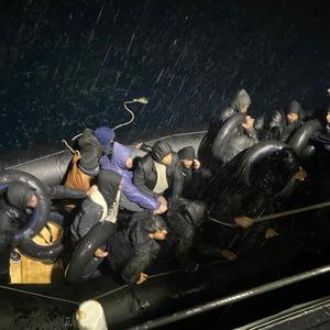 İzmir açıklarında 26 düzensiz göçmen kurtarıldı