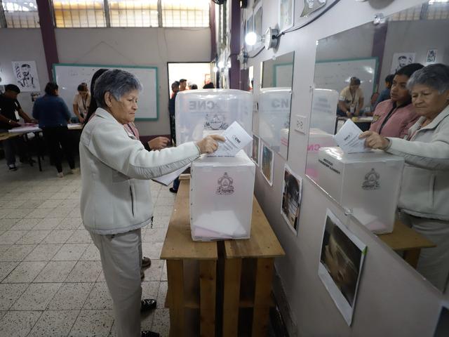 Honduras'ta halk genel seçimler için sandık başında