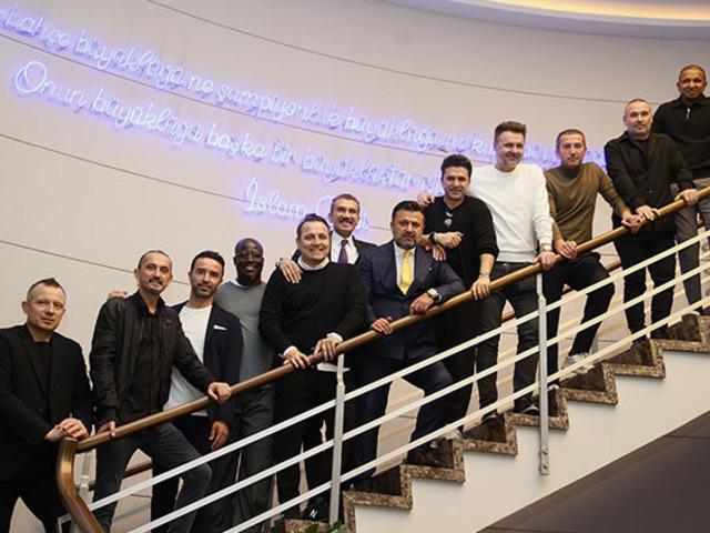 Fenerbahçe’nin eski yıldızları derbi öncesi bir araya geldi