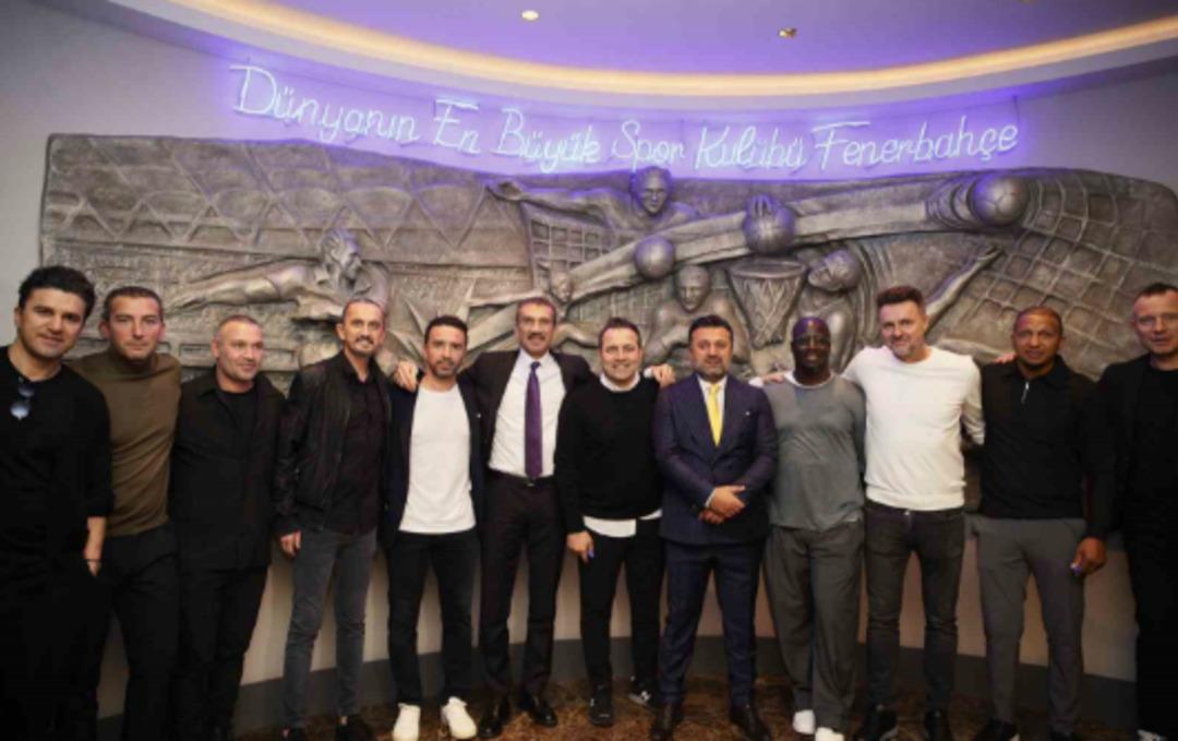 Fenerbah&ccedil;e&rsquo;nin eski yıldızları derbi &ouml;ncesi bir araya geldi 1