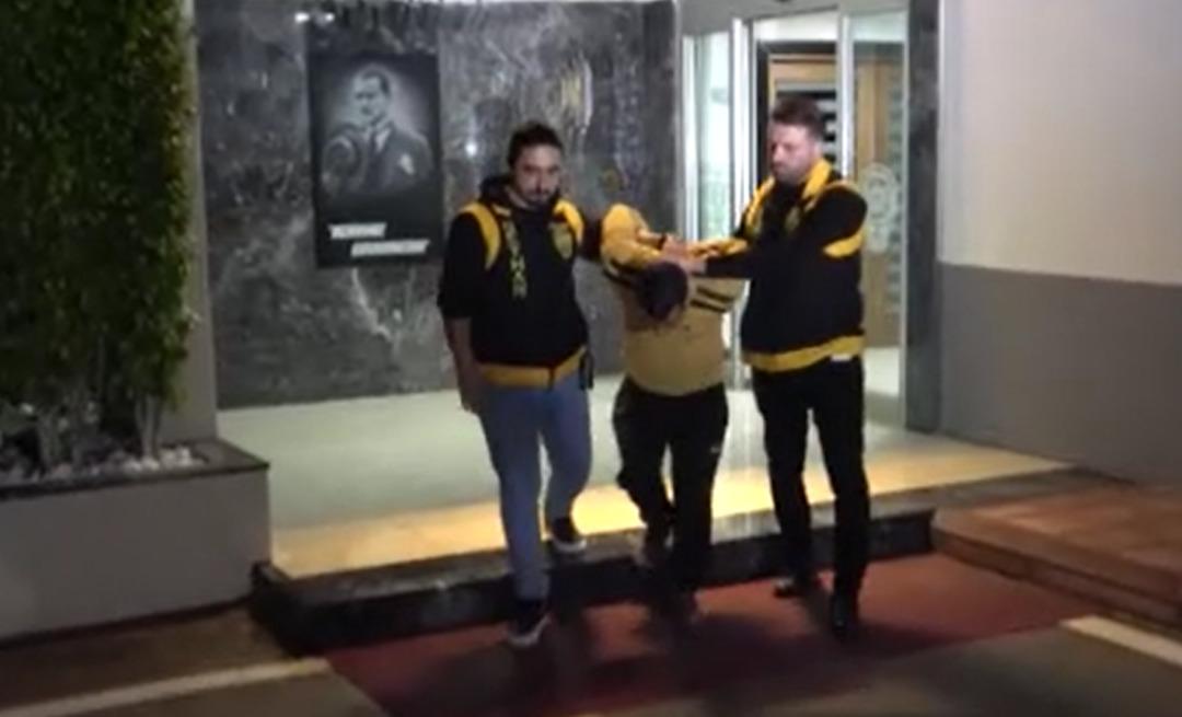 Yer: Adana! İlk &ouml;nce &ccedil;ocuğun kafasını arabaya vurdu, daha sonra da yere fırlattı: Bakın kim &ccedil;ıktı 2