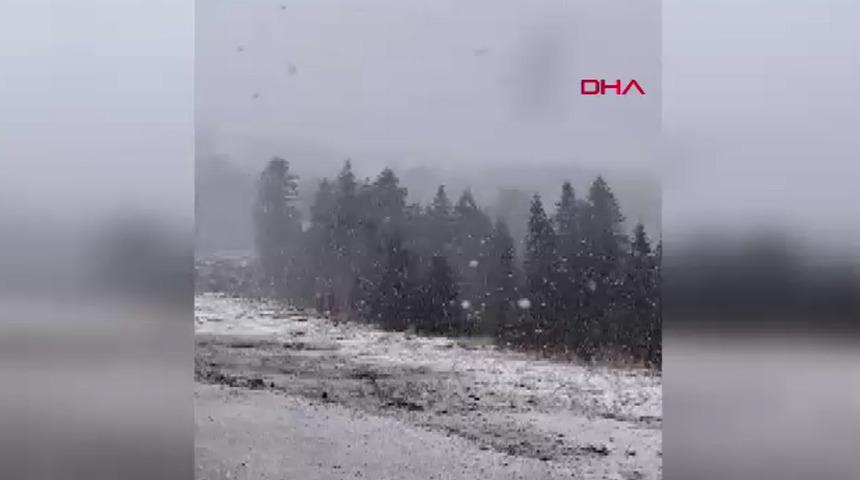 Yer: Bursa! Uludağ'da kar yağışı sürüyor