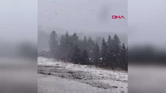 Yer: Bursa! Uludağ'da kar yağışı sürüyor