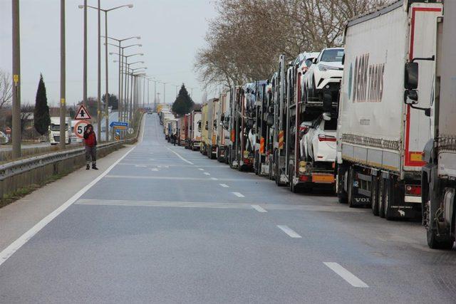 Kapıkule’de rekor kıran tır kuyruğu azalmaya başladı: 20 kilometre