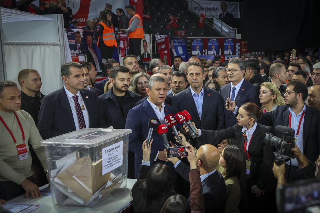 CHP nin PM ve YDK &uuml;yeleri belli oldu! &Ouml;zg&uuml;r &Ouml;zel in listesi onay aldı 7