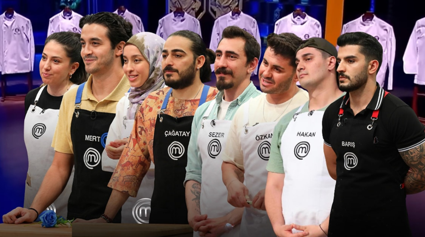 MasterChef Türkiye'de ilk ceket Çağatay'ın oldu! Şef Maksut Aşkar'ın elinden ceketi giydi